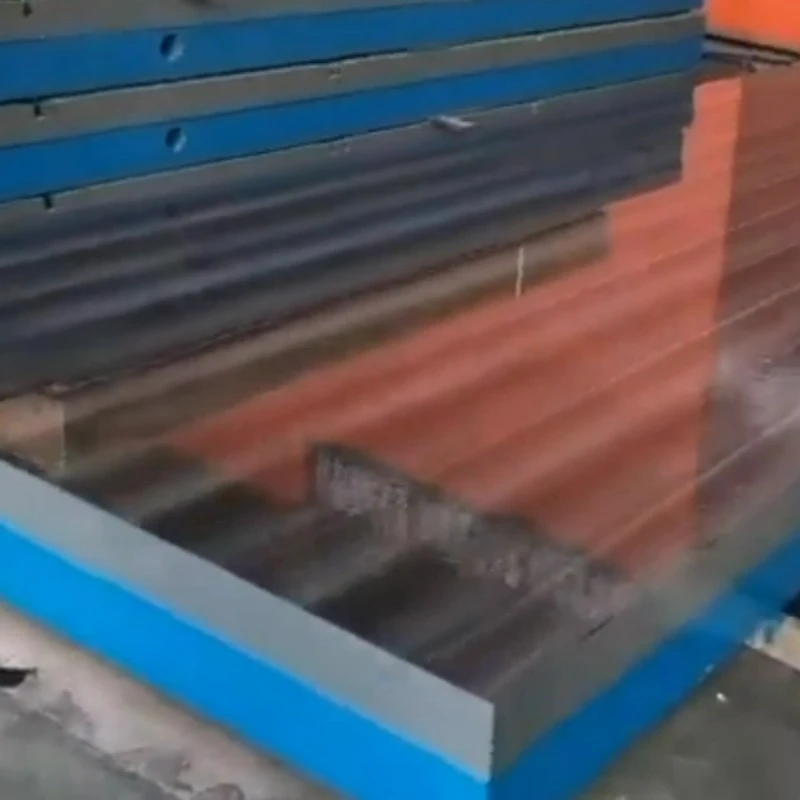 Die 2 meter met 6 meter gietyster -skraap- en lapplatform wag op versending